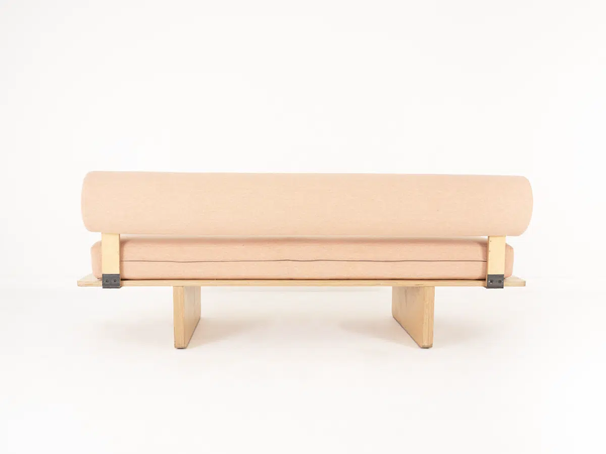 Supply Sofa Bold in Pink